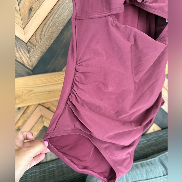 KATE SPADE New York 3D Rose Peep Hole One Piece Swimsuit Large Burgundy - Picture 4 of 11